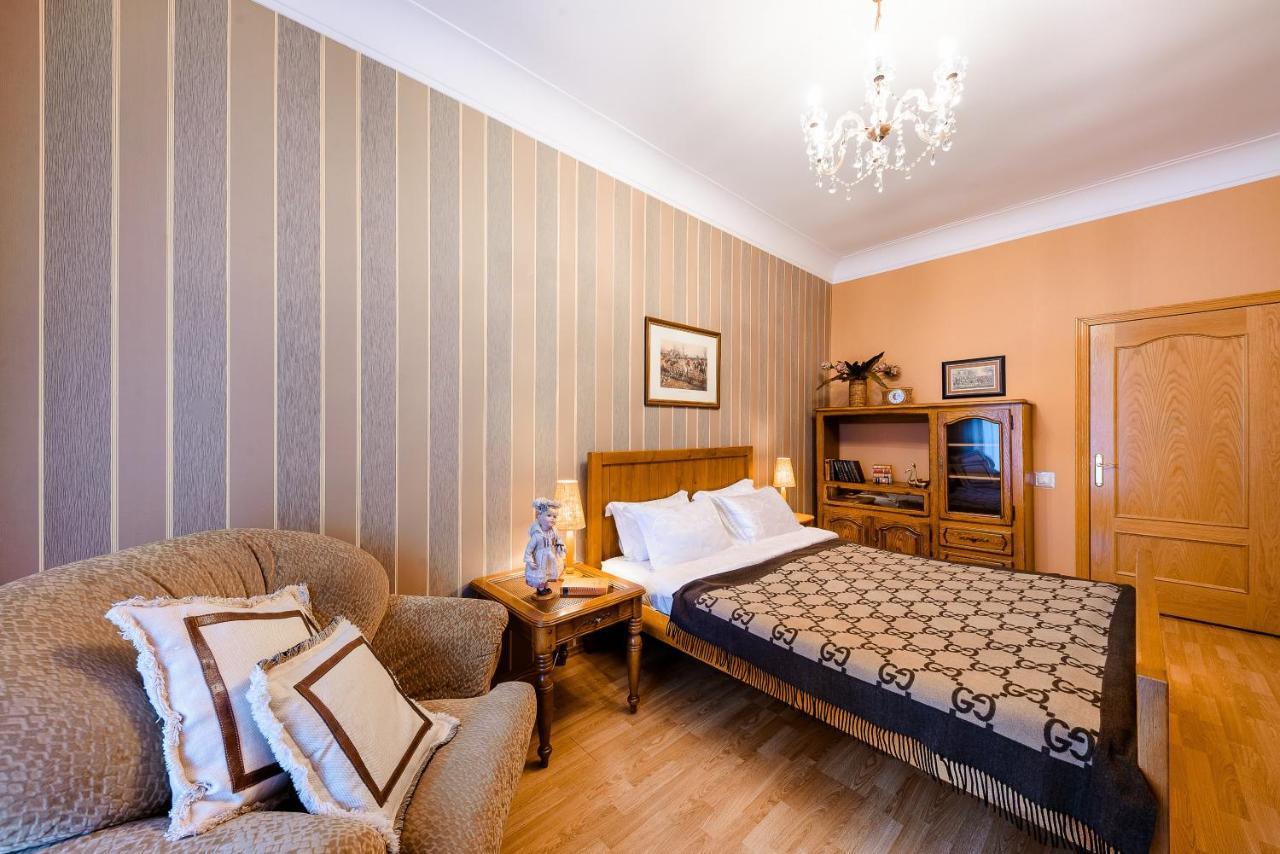 Khreschatyk Suites Kyiv Exterior photo